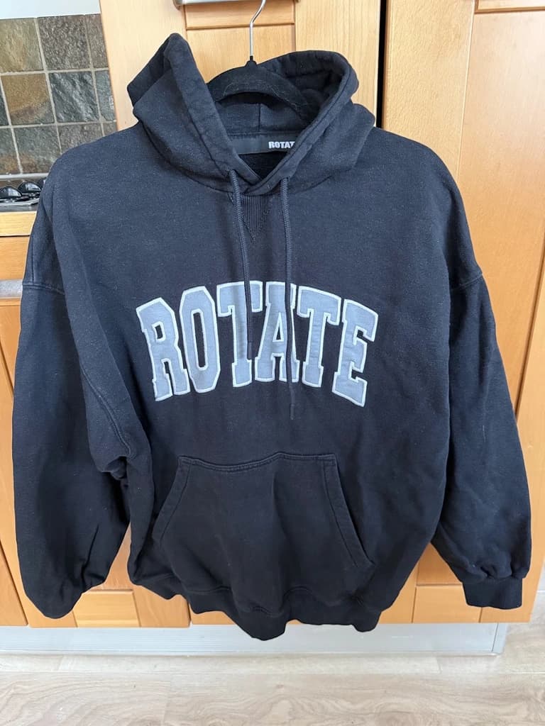 ROTATE hettupeysa